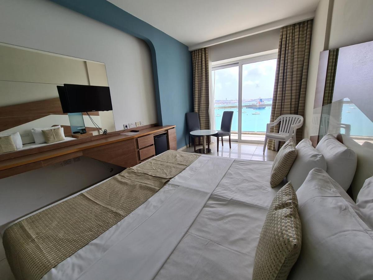 Water'S Edge Hotel Birżebbuġa Bagian luar foto