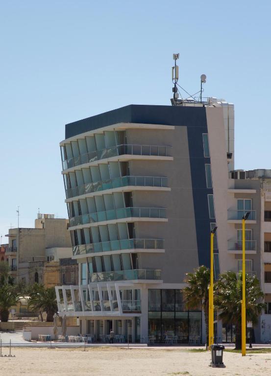Water'S Edge Hotel Birżebbuġa Bagian luar foto