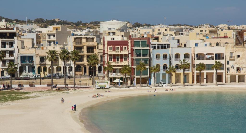 Water'S Edge Hotel Birżebbuġa Bagian luar foto