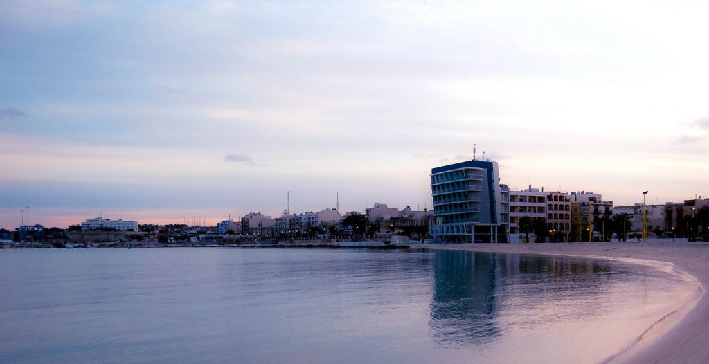 Water'S Edge Hotel Birżebbuġa Bagian luar foto