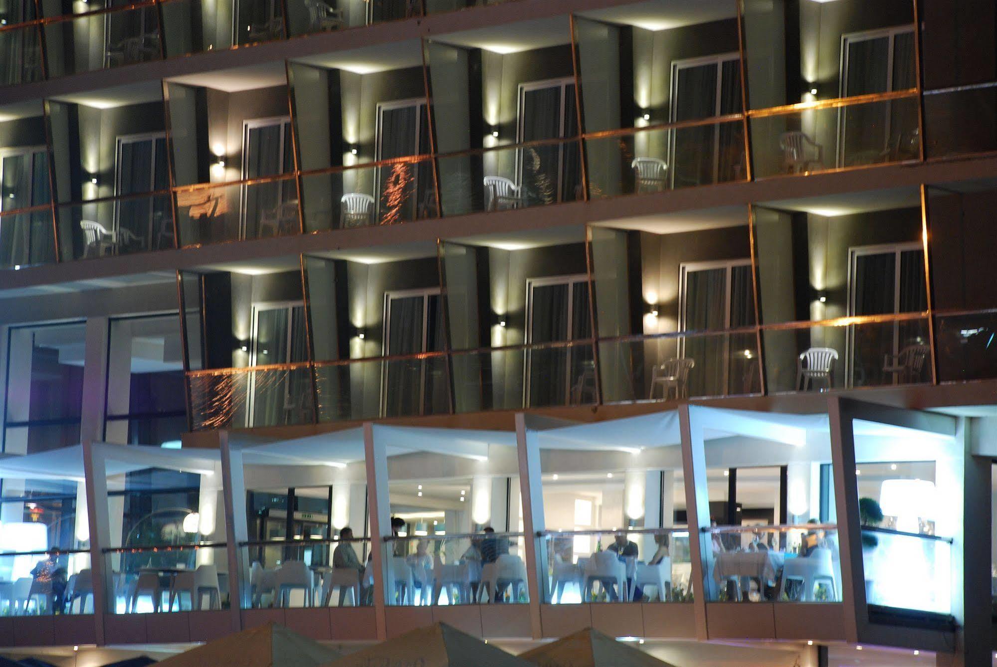 Water'S Edge Hotel Birżebbuġa Bagian luar foto