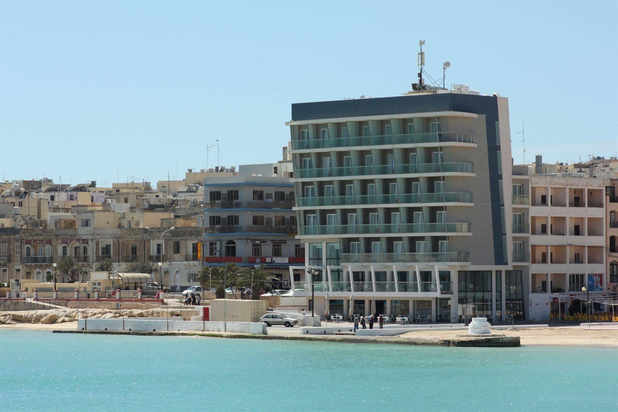Water'S Edge Hotel Birżebbuġa Bagian luar foto