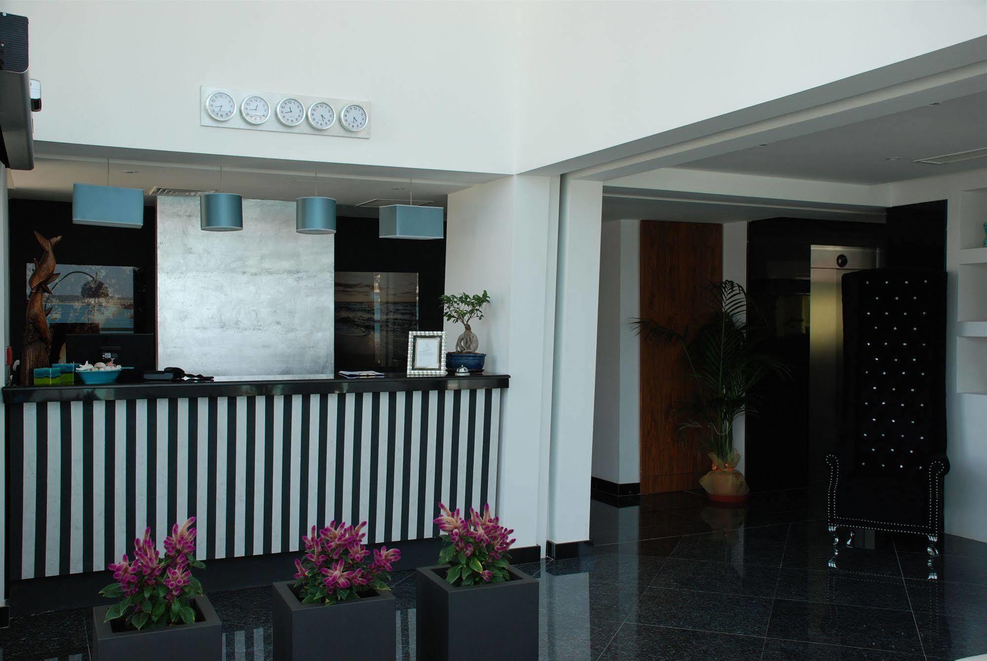 Water'S Edge Hotel Birżebbuġa Bagian luar foto
