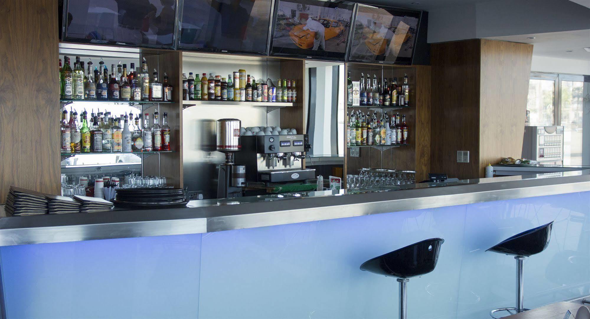 Water'S Edge Hotel Birżebbuġa Bagian luar foto