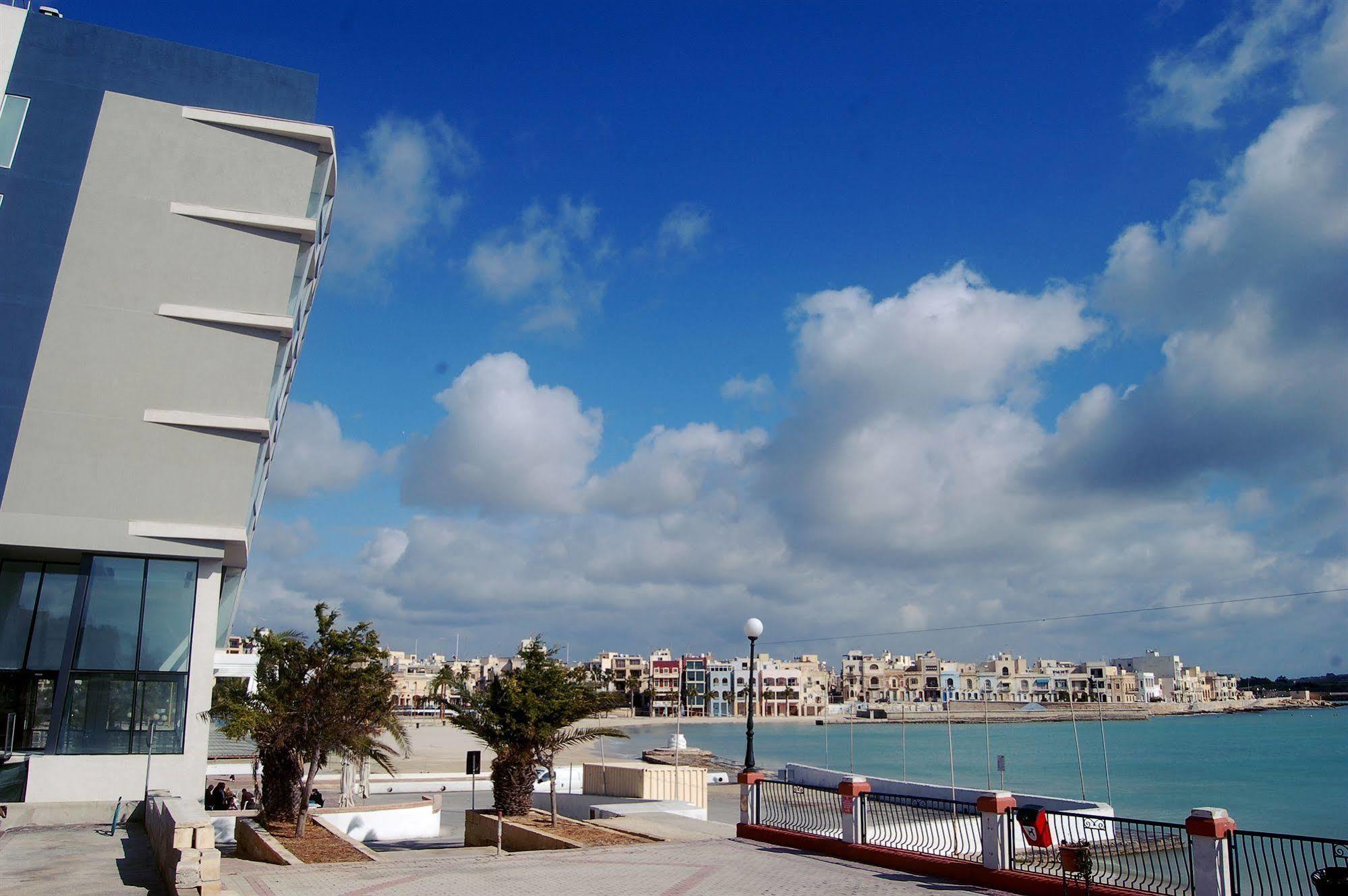 Water'S Edge Hotel Birżebbuġa Bagian luar foto
