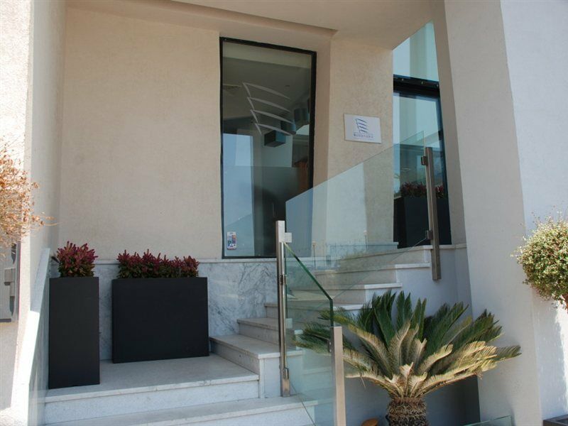 Water'S Edge Hotel Birżebbuġa Bagian luar foto