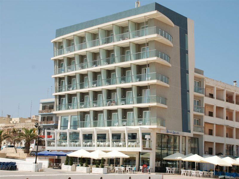 Water'S Edge Hotel Birżebbuġa Bagian luar foto